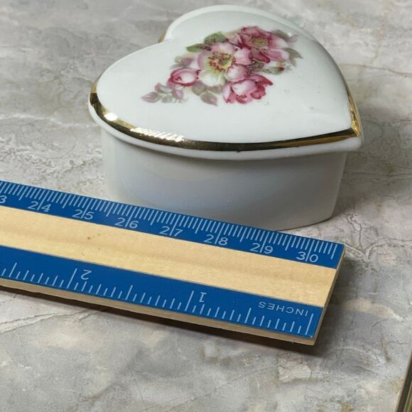 Vintage Gerold Porzellan Heart shaped trinket box Tettau, Bavaria, West Germany - Picture 6 of 6